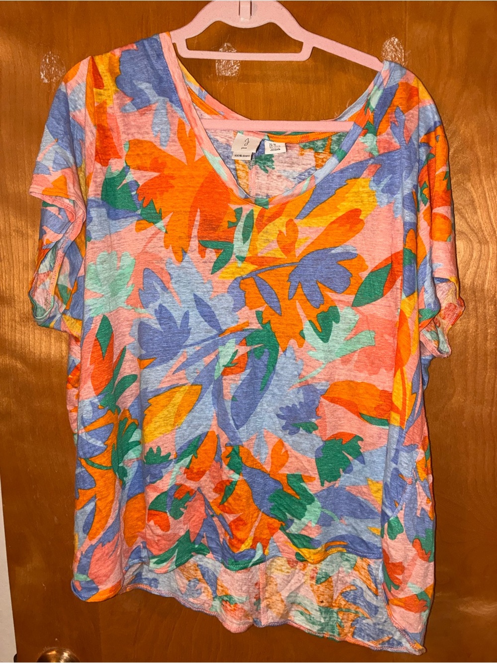Joke Women’s Abstract Floral V-Neck Top in Multi-Color linen 3x